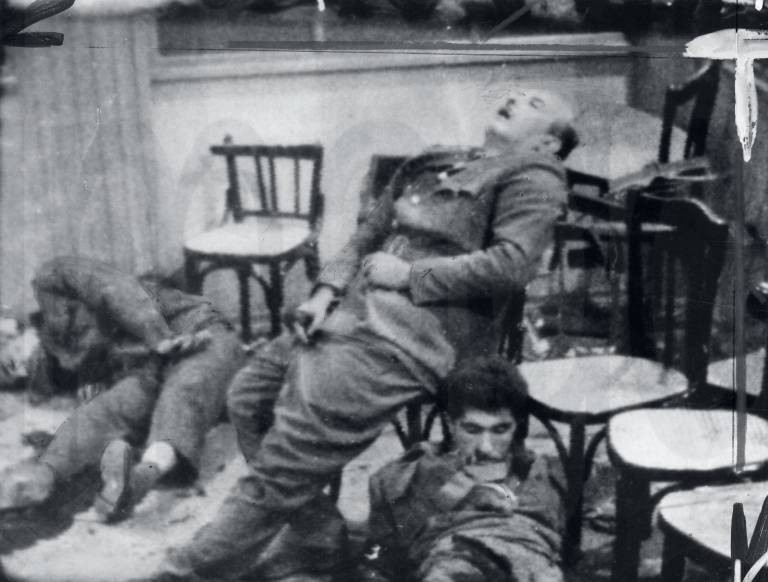 Từ năm 1963 đến 1970, chính quyền Ba’ath Iraq thực hiện chiến dịch khủng bố, truy quét, nhổ tận gốc phe đối lập. Hàng vạn đảng viên Iraq bị sát hại, cơ sở bị phá hủy trên toàn lãnh thổ Iraq, những người sống sót phải xuống lòng đất hoạt động.