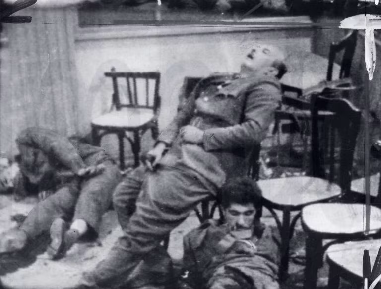 Từ năm 1963 đến 1970, chính quyền Ba’ath Iraq thực hiện chiến dịch khủng bố, truy quét, nhổ tận gốc phe đối lập. Hàng vạn đảng viên Iraq bị sát hại, cơ sở bị phá hủy trên toàn lãnh thổ Iraq, những người sống sót phải xuống lòng đất hoạt động.