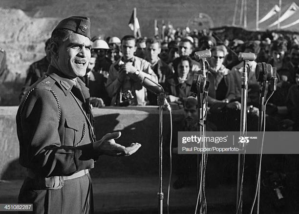 Đến năm 1958, một sự kiện xảy ra làm rung chuyển toàn Trung Đông. Những sĩ quan cộng sản trong quân đội Iraq đã nhằm ngày phá ngục Bát-xti trong Cách mạng Pháp để tiến hành cuộc cách mạng lật đổ chế độ quân chủ Iraq. Iraq từ đó bước vào thời kỳ Cộng sản, do Thủ tướng Karim Qasim đứng đầu, thiết lập quan hệ thân thiết với Liên Xô.