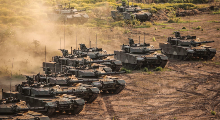 MBT VT-4 đã được xuất khẩu sang Thái Lan, Nigeria và Pakistan với giá thành tương đối rẻ, nhưng có lớp giáp tương đương 700mm thép đồng nhất (RHA). Lớp giáp bảo vệ hai lớp bao gồm giáp composite và giáp phản ứng nổ, mang lại khả năng sống sót cao; cùng với đó là hệ thống điều khiển hỏa lực tương đối tiên tiến.