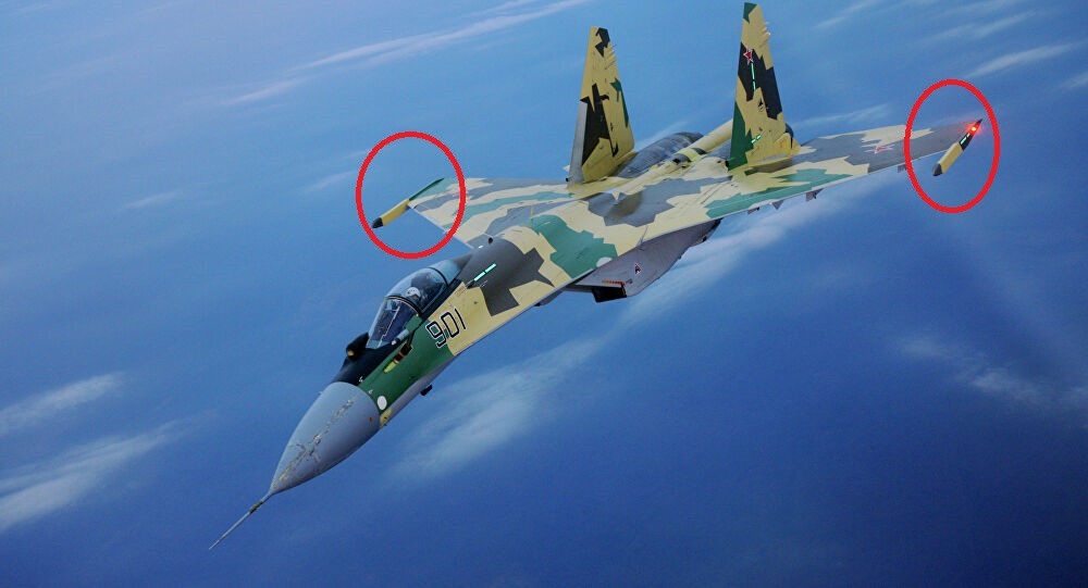 Về hệ thống tác chiến điện tử, Su-35 được trang bị hệ thống đối phó điện tử L175M Khibiny, nhằm mục đích bóp méo sóng radar và đánh lạc hướng tên lửa đối phương. Điều này có thể làm giảm đáng kể nỗ lực ngắm, khóa và bắn trúng Su-35 của tên lửa đối phương.