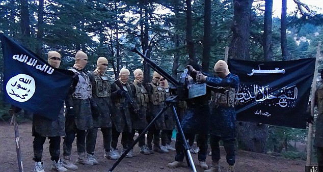 Nhiều tay súng Taliban đã đào thoát để gia nhập tổ chức Nhà nước Hồi giáo Khorasan và hai nhóm này chiến đấu vì tài nguyên và lãnh thổ. Sự thù địch giữa hai nhóm nảy sinh từ cả sự khác biệt về ý thức hệ và sự cạnh tranh về nguồn lực.