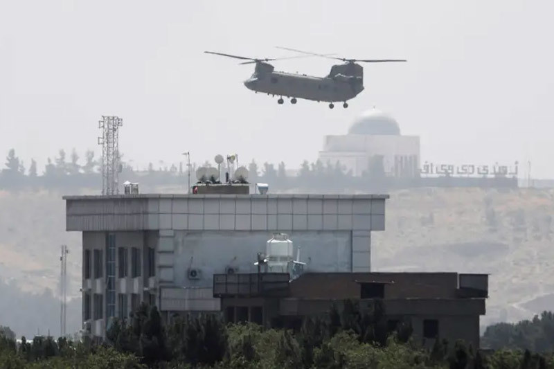 Cuối cùng Mỹ đã rời khỏi Afghanistan, khi đã chi khoảng hai nghìn tỷ USD cho quá trình "dân chủ hóa" Afghanistan. Trên mạng họ nói đùa rằng, với số tiền này, người dân Afghanistan có thể xây một ngôi nhà tử tế, mua một chiếc ô tô, vài đầu gia súc và cho tất cả binh lính Taliban học ở đại học danh tiếng Oxford, Harvard và Massachusetts.