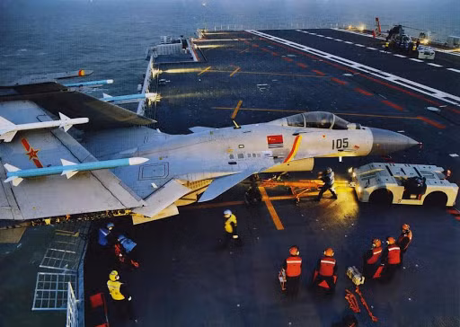 Sau khi mổ xẻ những yếu kém của J-15, Sputnik sau đó đã đưa ra lời giải thích của chuyên gia quân sự Nga Vasily Kashin, người đã giải thích lý do tại sao không nên sao chép máy bay của quốc gia khác, khi chưa được phép.