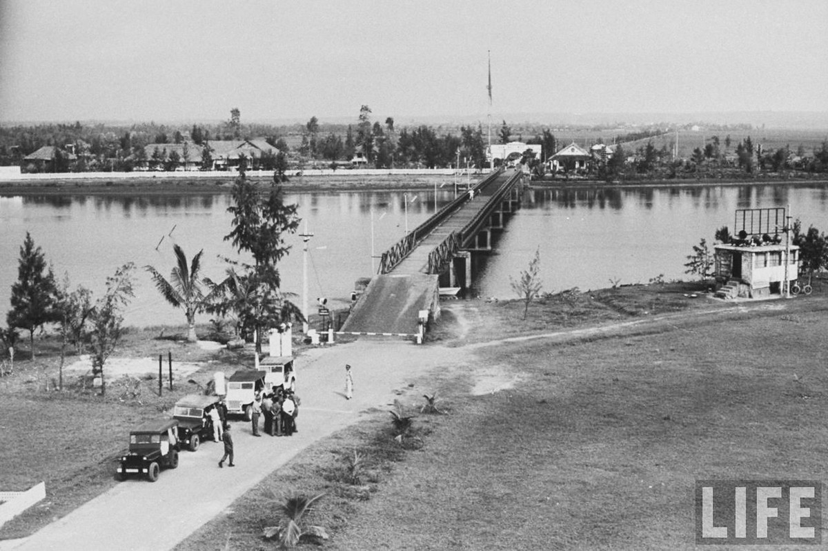 Tức tối, mấy tuần sau Mỹ- Diệm liền gắn ở bờ nam những cụm loa do Tây Đức, Australia sản xuất có công suất lớn, phát inh ỏi, lấn át cả loa phát của ta. Hơn nữa hệ thống loa phóng thanh của ta công suất nhỏ, không phát đến được Cửa Việt, Chợ Cầu...