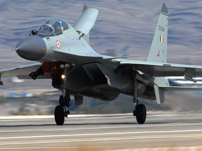 Sau khi Nga phát triển máy bay chiến đấu hạng nặng Su-30MKI để đáp ứng yêu cầu của Không quân Ấn Độ, được xem là máy bay chiến đấu có năng lực nhất do Nga chế tạo vào thời điểm đó, thì Su-30SM đã được các nhà thiết kế phát triển dựa trên Su-30MK, được coi là phiên bản tiêm kích thế hệ 4++ mạnh bậc nhất.
