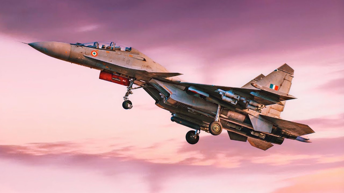 Năm 2020, phiên bản Su-30SM được chế tạo ở Ấn Độ nhưng sẽ có giá gần như gấp đôi. Không quân Algeria và Không quân Malaysia được cho là cũng sẽ đặt hàng thêm các biến thể mới dựa trên Su-30MKI với những tùy chỉnh tương đối nhỏ như Su-30MKA và Su-30MKM. Nguồn ảnh: Flickr.