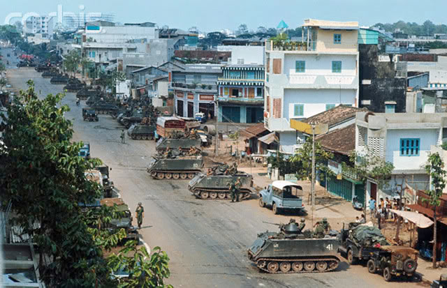 Sau khi tham gia lực lượng tăng thiết giáp quân đội Việt Nam, xe bọc thép M113 đã được Quân đội nhân dân Việt Nam gắn thêm súng ĐKZ-106 mm M40 hoặc ĐKZ-75 mm K56. Tiếp sau đó Việt Nam đã thay thế đại liên Browning 50 của Mỹ bằng đại liên 12,7 mm của Nga.