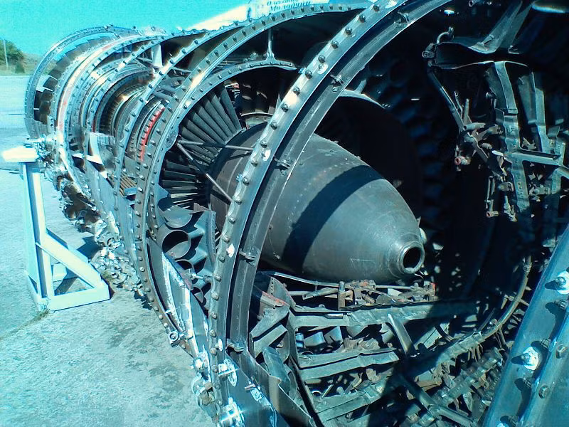 Ngoài ra, máy bay ném bom chiến lược Tu-160M của Nga, hiện đang sử dụng động cơ phản lực mạnh nhất, trong các loại máy bay quân sự trên thế giới, đó là động cơ NK-32M, tạo ra lực đẩy 245 kN (55.000 lb f ) khi sử dụng chế độ đốt sau.