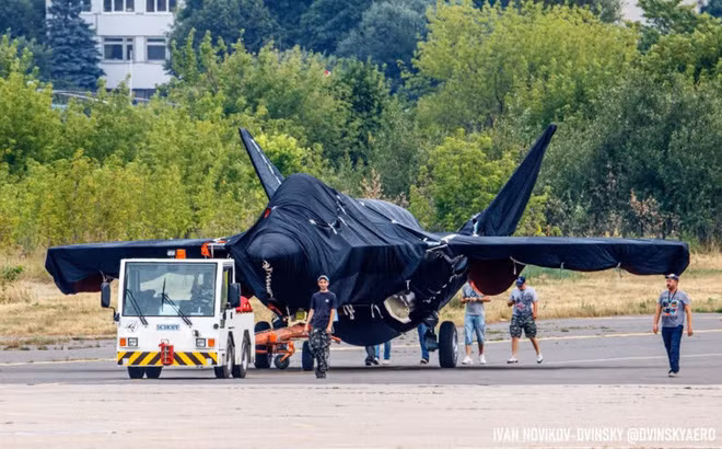 Theo tờ “Quan sát quân sự” của Mỹ, Tập đoàn chế tạo máy bay thống nhất của Nga, mới đây đã công bố đoạn giới thiệu về máy bay chiến đấu tàng hình một động cơ sắp ra mắt.