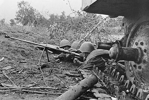 Giai đoạn 2 của chiến dịch bắt đầu vào những ngày đầu tháng 5/1943. Tâm điểm của các trận không chiến diễn ra trên bầu trời bán đảo Kuban. Không quân Đức chuyển sang sử dụng chiến thuật tập trung trong phạm vi hẹp, gây nhiều tổn thất cho lực lượng Hồng quân trên mặt đất.