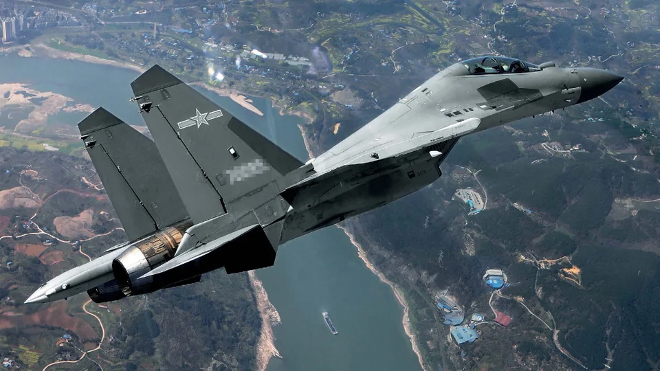 Chiến đấu cơ J-16 đang dần thay thế các máy bay chiến đấu cũ hơn như J-7, trong vai trò chiến đấu cơ tuyến đầu và có lợi thế đáng kể so với số máy bay chiến đấu hiện có trong biên chế lực lượng phòng vệ Đài Loan hiện nay. 