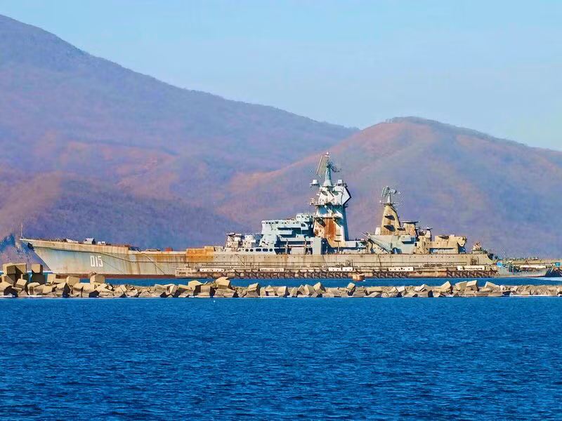 Theo đó, Tập đoàn Rosatom đã ký hợp đồng với Nhà máy Đóng tàu số 30 về việc thanh lý tuần dương tên lửa hạt nhân hạng nặng Admiral Lazarev, thuộc dự án 1144.1.