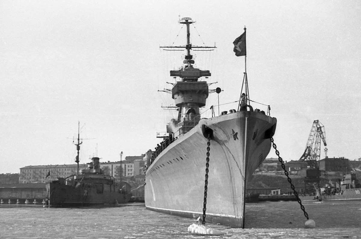  Tuần dương hạm tên lửa chạy bằng năng lượng hạt nhân Đô đốc Lazarev, là một trong bốn tàu chiến mặt nước lớn nhất của dự án 1144, được đóng tại các nhà máy đóng tàu Liên Xô. Sự ra đời của mẫu tàu chiến này, đánh dấu sự thống trị của Hải quân Liên Xô trên các đại dương.