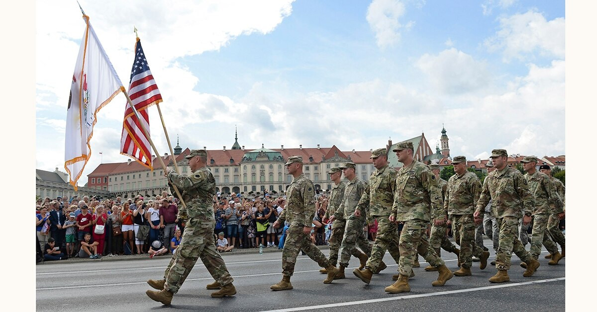 Sau khi Liên Xô tan rã, NATO đã thực hành chiến lược "Đông tiến", những quốc gia thuộc "đồng minh" của Liên Xô trước đây lần lượt trở thành thành viên của NATO, đẩy biên giới NATO đến sát biên giới Nga; đe dọa trực tiếp an ninh Nga. Ảnh: Quân đội Mỹ tại Ba La.
