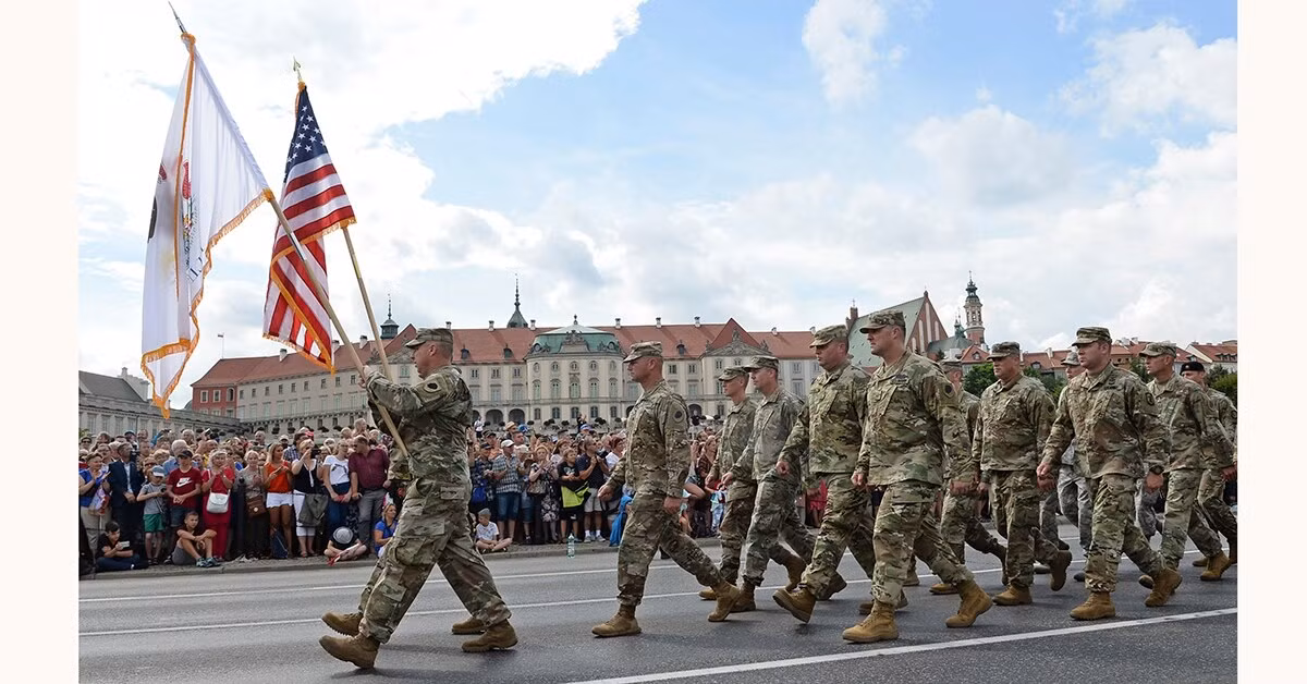 Sau khi Liên Xô tan rã, NATO đã thực hành chiến lược "Đông tiến", những quốc gia thuộc "đồng minh" của Liên Xô trước đây lần lượt trở thành thành viên của NATO, đẩy biên giới NATO đến sát biên giới Nga; đe dọa trực tiếp an ninh Nga. Ảnh: Quân đội Mỹ tại Ba La.