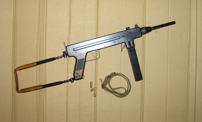 Ở chiến trường Việt Nam, tiểu liên Madsen M-50 được Pháp trang bị cho một số đơn vị biệt kích ở Lào và trong quá trình chiến đấu, nhiều số lượng súng Madsen M-50 được Quân đội Nhân dân Việt Nam làm chiến lợi phẩm và sử dụng lại.