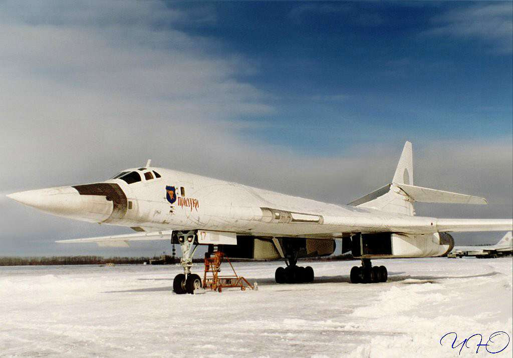 Tuy nhiên, với lo ngại rằng các vũ khí tiên tiến của Liên Xô được chuyển giao cho Trung Quốc sẽ cách mạng hóa năng lực của quân đội Trung Quốc một cách nhanh chóng, vì vậy các nước phương Tây đã ngăn chặn thành công việc bán Tu-160 của Ukraine cho chính quyền Bắc Kinh.