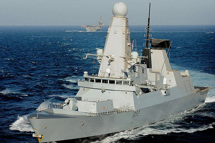 Theo nhiều nguồn tin được tiết lộ từ giới chuyên gia quân sự và truyền thông Vương quốc Anh, con khu trục hạm HMS Defender có tiết diện phản xạ radar chỉ ngang một tàu đánh cá cơ nhỏ.