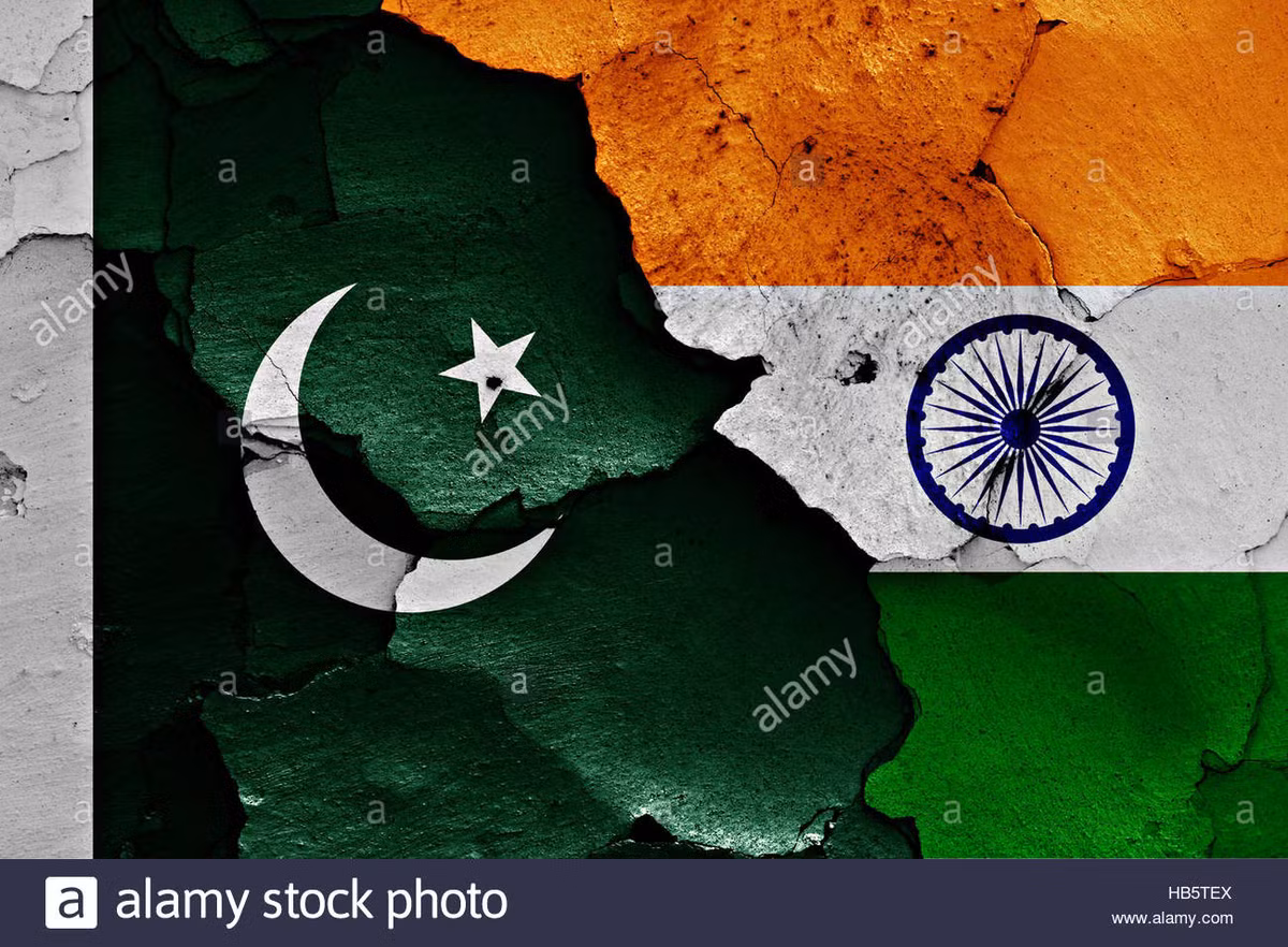 Trong Chiến tranh Lạnh, Pakistan và Ấn Độ liên tục mua máy bay chiến đấu cao cấp từ phương Tây và Liên Xô; bầu trời của hai quốc gia đại kình địch, đã chứng kiến nhiều loại máy bay chiến đấu đối đầu nhau, để biết khối cường quốc nào, sản xuất máy bay chiến đấu tốt hơn.