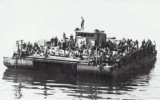 Phà được lắp đặt một máy phát điện và nó bao gồm 4 động cơ ô tô, được lắp thành từng cặp ở phao bên trái và bên phải. Mỗi cặp động cơ chạy trên một cánh quạt riêng có đường kính 60 cm. Loại động cơ xe hơi thường được sử dụng có công suất 78 mã lực.