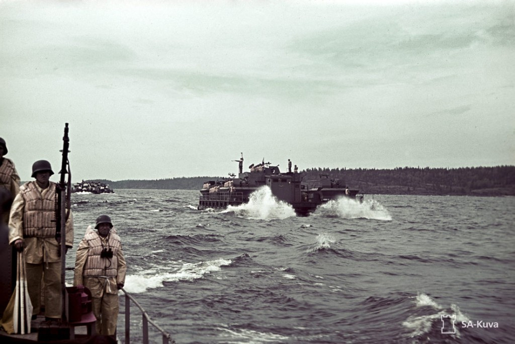 Khả năng tháo rời và vận chuyển phà dưới dạng các đoạn riêng biệt bằng đường sắt, đã làm cho phà Siebel có thể sử dụng trên các hồ, tiêu biểu là các trận chiến trên hồ Ladoga và hồ Peipsi.