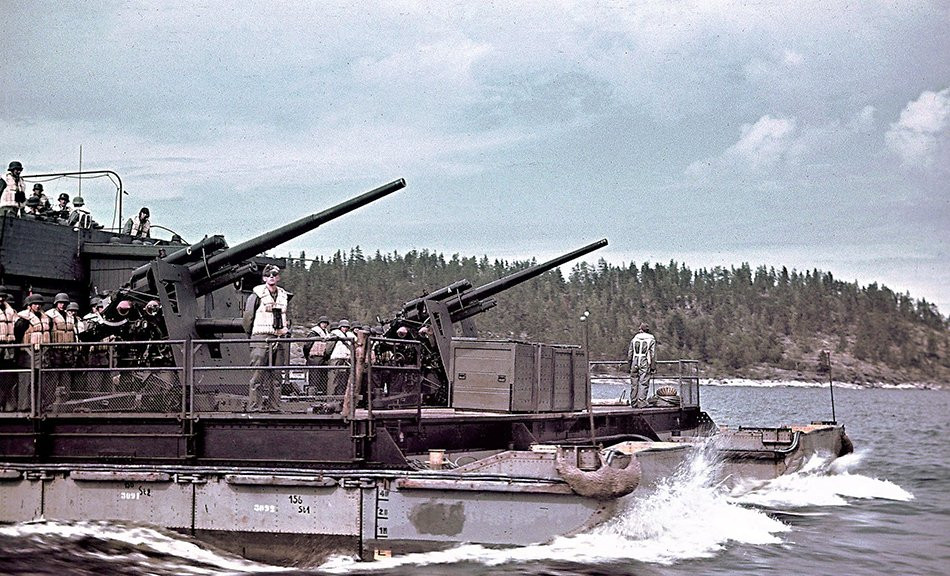 Phiên bản đầu tiên của chiếc phà hạng nặng, được đặt tên là SF40, có chiều dài tối đa là 21,75 mét. Chiều rộng boong của phà là 14,2 mét. Mớn nước tối đa so với phiên bản LF40 đã tăng gấp đôi và đạt 1,2 mét.