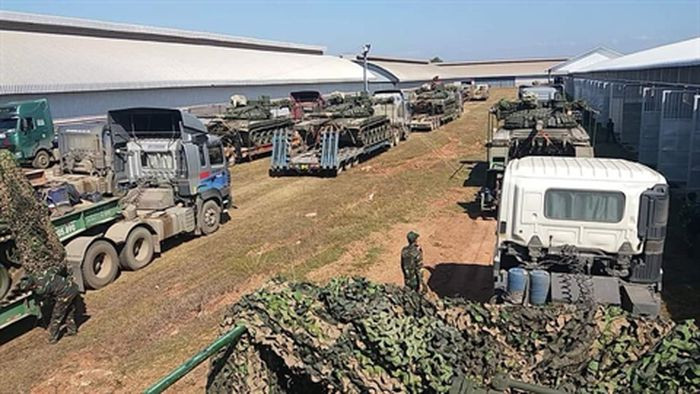 Theo tờ báo, các thiết bị quân sự của Nga, Lào đã ký hợp đồng cung cấp lô xe tăng T-72B1 "Đại bàng trắng" do Nhà máy sửa chữa thiết giáp số 61 gần St.Petersburg sản xuất.