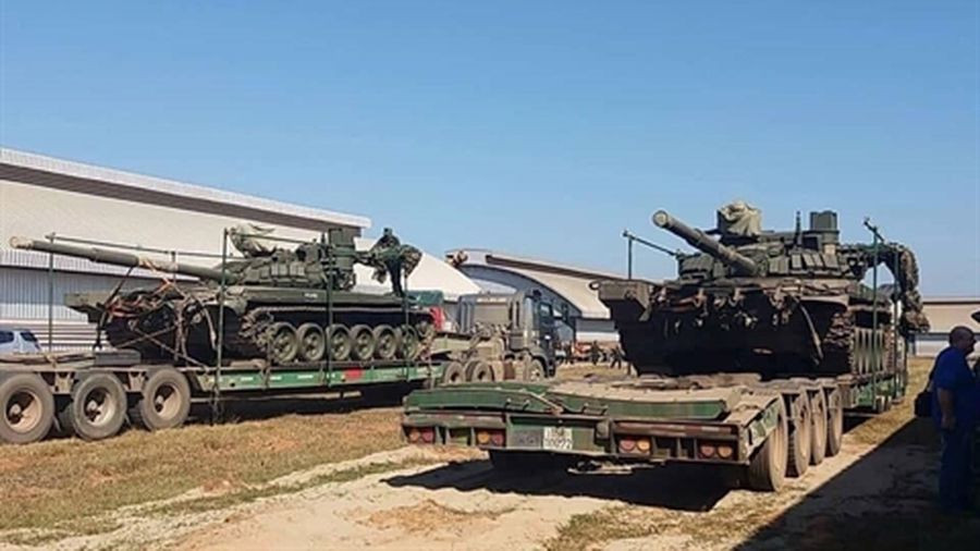 Xe tăng và thiết bị quân sự của Liên Xô đóng vai trò quan trọng đối với sự nghiệp cách mạng của Lào và hiện nay vũ khí của Nga vẫn tiếp tục được quân đội Lào tin dùng.