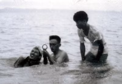 Trong lúc địch hoang mang, rối loạn, phân đội 3 đặc công do Nguyễn Hùng Lễ chỉ huy tiếp tục bí mật đột nhập qua hàng rào ngăn cách của địch, áp được 2 khối thuốc nổ vào dưới khoang máy và khoang hàng của tàu vận tải LST rồi rút ra an toàn.