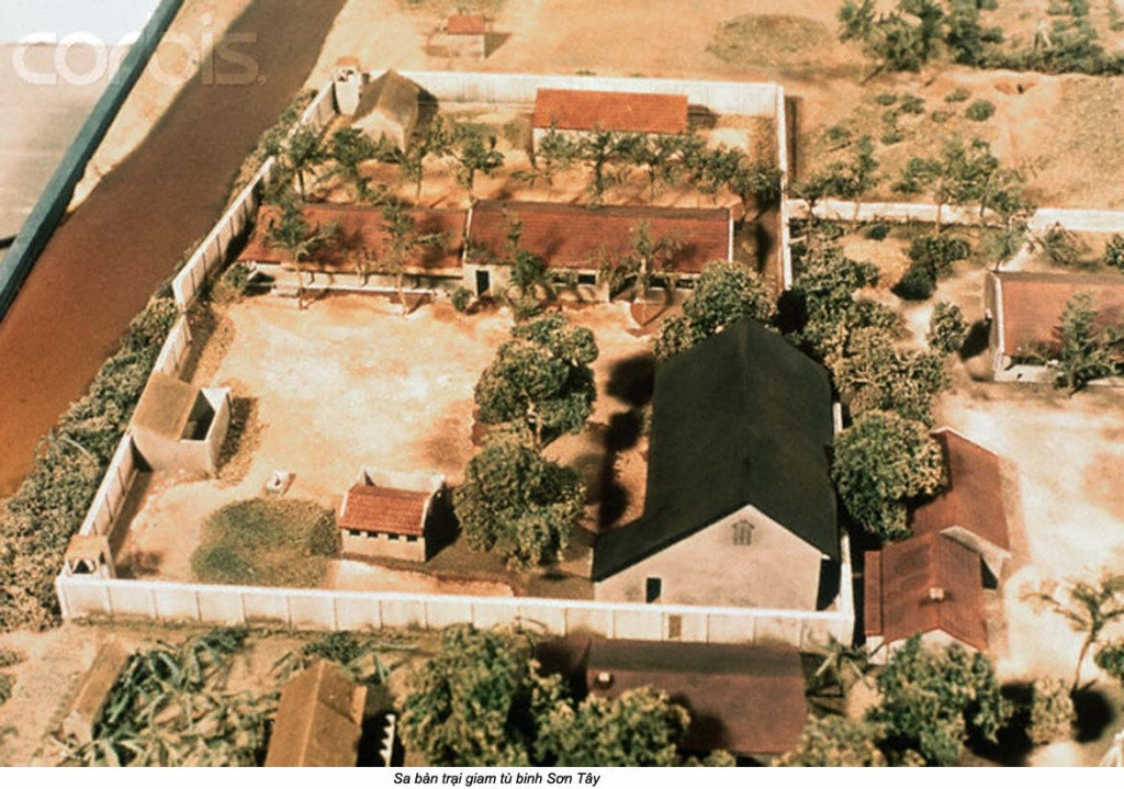 Thứ hai là cuộc đột kích Sơn Tây, mật danh của quân đội Mỹ là chiến dịch Bờ Biển Ngà, là cuộc đột kích của đặc nhiệm Mỹ bằng trực thăng vào một trại giam ở ngoại ô phía tây thị xã Sơn Tây, cách Thủ đô Hà Nội 50 km, trong chiến tranh Việt Nam.