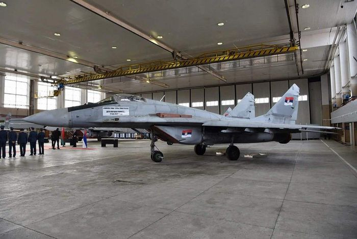 Những chiếc MiG-29 đã được đưa vào biên chế của Không quân Serbia và thay thế cho các máy bay chiến đấu MiG-21 từ thời Liên Xô. Hiện tại Không quân Serbia có một phi đội chính thức gồm tổng cộng 14 chiếc MiG-29 trong tình trạng hoạt động tốt.