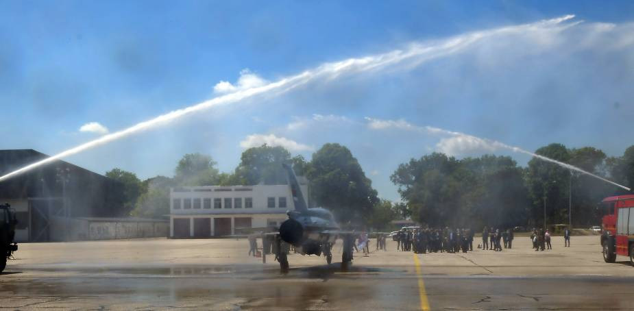 Một phi công khác cho biết chủ đề của buỗi lễ tiễn máy bay là "Truy tìm dấu vết trong vô cực" xuất phát từ những tình cảm của những phi công Serbia nói riêng và đất nước dành cho những chiếc tiêm kích chiến đấu MiG-21.