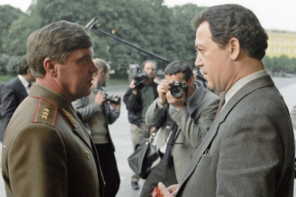 Sau này khi phỏng vấn năm 2014, tướng Boris Gromov đã nói lại rằng ông không chửi nhằm vào các phóng viên, mà nhắm vào "những người bày ra chiến tranh rồi bắt binh lính của ông phải dọn dẹp đống hỗn độn". Nguồn ảnh: TheArchive.