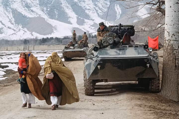 Sự kiện bắt đầu vào tháng 1/1988, quân đội Liên Xô chuẩn bị đường xá rút lui. Trận cao điểm 3234 diễn ra giai đoạn này. Ngày 7/4/1988, tại Tashkent (thủ đô Uzbekistan ngày nay), Tổng bí thư Gorbachev của Liên Xô thông báo với Tổng thống Najibullah của Afghanistan về việc rút quân.