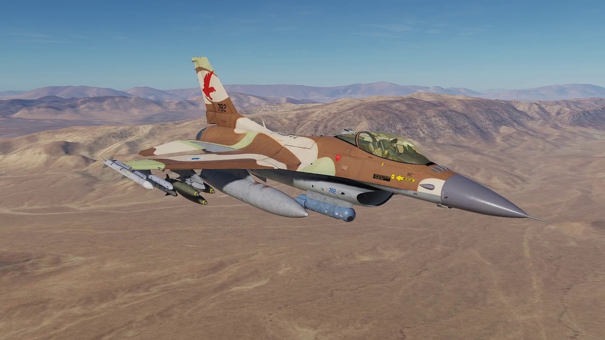 Những chiếc F-16 mang bom Mark-84 và những quả bom hạng nặng nặng tới 900kg, mỗi chiếc chỉ có thể mang hai quả bom. Không quân Iraq cũng trang bị một số máy bay phản lực chiến đấu tiên tiến nhất ở Trung Đông như MiG-25 Foxbat.