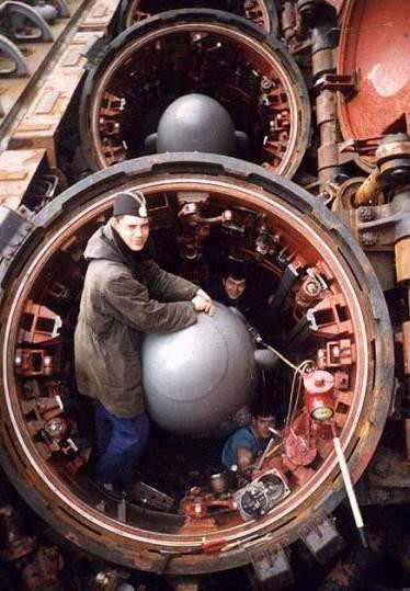 Điểm độc đáo của tên lửa P-700, là chiến thuật tiến công kiểu bầy sói, khi một một loạt tên lửa P-700 được phóng lên, những tên lửa này sẽ được vệ tinh hoặc máy bay dẫn đường đến khu vực mục tiêu; khi đến gần mục tiêu, tên lửa sẽ tự động leo lên và bật radar của tên lửa, để tìm kiếm mục tiêu.