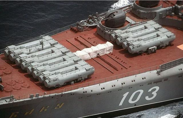 Mặc dù tên lửa P-500 có tầm bắn xa và uy lực lớn, nhưng tốc độ của nó không hề chậm. Đây là tên lửa chống hạm, có tốc độ siêu thanh toàn tầm bắn, đầu tiên của Liên Xô. Để để có thể bay siêu thanh, nên P-500 có độ cao đường đạo rất lớn; độ cao đường đạn tối đa của tên lửa, là 13.500 mét. Cũng là tên lửa chống hạm bay cao nhất khi đó. 