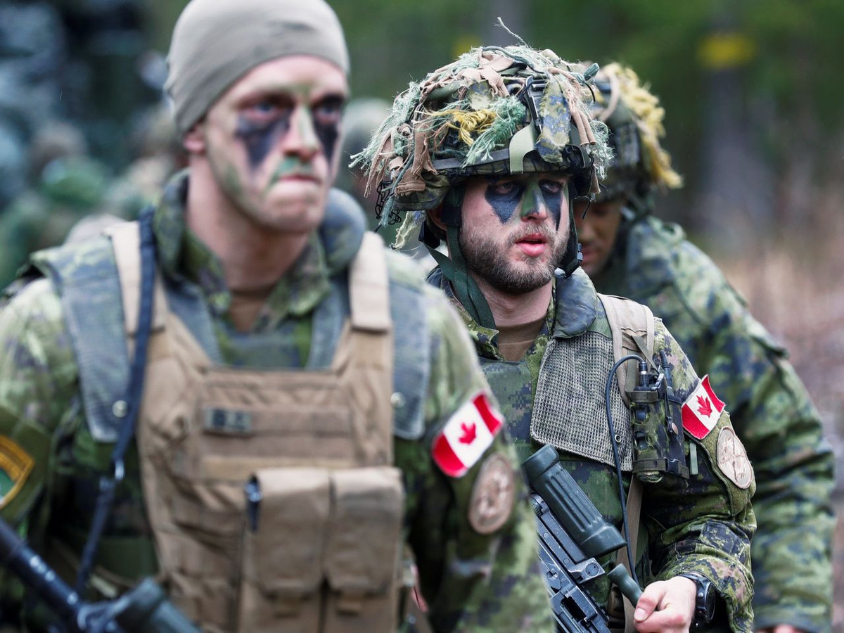 Austin cho biết: “Tôi hoan nghênh nỗ lực của NATO đối với Trung Quốc và tôi đã nói rõ rằng, Mỹ cam kết bảo vệ trật tự, dựa trên luật lệ quốc tế, thứ mà Trung Quốc đã liên tục phá hoại vì lợi ích của chính họ”.