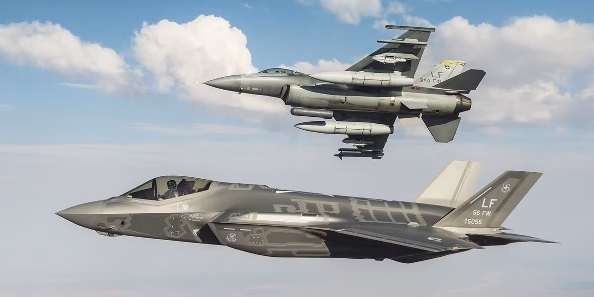 Tuy nhiên, liệu Không quân Mỹ có thể phát triển thành công một loại máy bay chiến đấu hạng nhẹ và giá rẻ hay không, là một câu hỏi bỏ ngỏ? Loại máy bay chiến đấu đa nhiệm mới này, có thể gặp phải số phận tương tự như F-35 trước đó; và sẽ tiếp tục gia tăng về trọng lượng, độ phức tạp và giá thành, cho đến khi nó trở thành máy bay chiến đấu cao cấp.