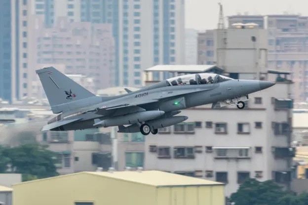 Năm 2017, Thái Lan là quốc gia thứ hai trong khu vực ký hợp đồng trị giá hơn 250 triệu USD mua mới các tiêm kích huấn luyện T-50 tương tự như Indonesia. Hiện đã có 4 chiếc đã được phía đối tác bàn giao và theo thông tin thì Thái Lan đã tiếp tục đặt mua thêm 8 chiếc nữa.