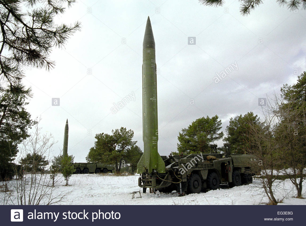 Nhưng cũng giống với tên lửa V2 của Đức Quốc xã trong Chiến tranh thế giới thứ hai, phóng vào Anh, tên lửa Scud của Afghanistan cũng được bắn vào các mục tiêu ở Pakistan, một đồng minh phương Tây ủng hộ các nhóm Hồi giáo hoạt động ở Afghanistan vào năm 1988.