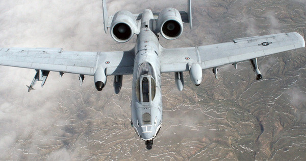 Thứ hai là lực lượng phòng không Nga và các hệ thống phòng không ở Syria phần lớn là đồ “hạng nặng”, vì vậy Mỹ đã phải đưa các máy bay tấn công mặt đất này về nước.