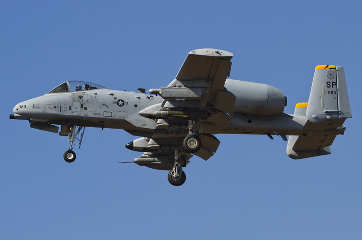 Mặc dù không hạ thấp “hiệu suất phi thường” của A-10, nhưng để có thể đáp ứng yêu cầu mới, Không quân Mỹ cũng đang nâng cấp 218 chiếc A-10 (nhiều hơn 34 chiếc so với tiêm kích tàng hình F-22). Tuy nhiên số cường kích A-10 này cũng không có thể nâng cấp sâu.