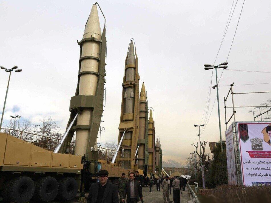 Để nâng cao mức độ chính xác của tên lửa đạn đạo, các kỹ sư của Israel không đi theo hướng sử dụng dẫn đường vệ tinh (thực tế Iran cũng không có), mà sử dụng dẫn đường quang học pha cuối; phương pháp này giúp tên lửa của Iran, có thể thực hiện các cuộc tấn công có độ chính xác cao, bắn trúng tàu sân bay trong cuộc tập trận. Nguồn: IRNA