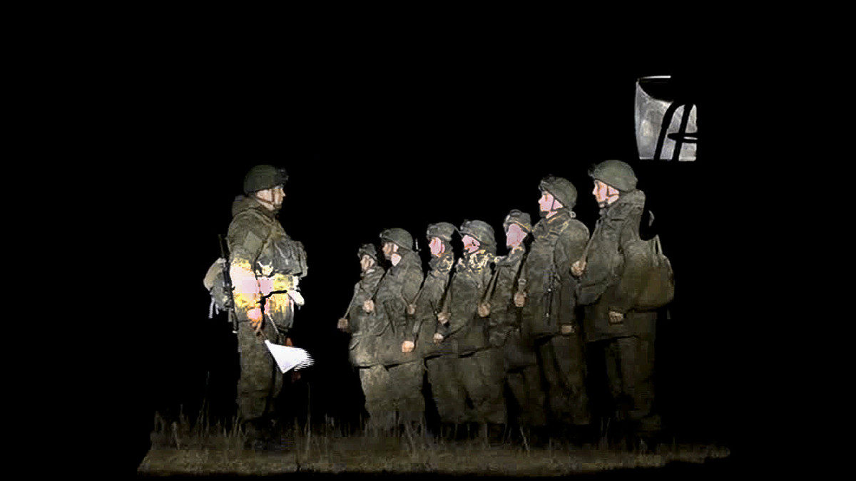 Mỹ và NATO liên tiếp lên án hành vi "khiêu khích" của Nga và yêu cầu Nga rút quân. Nga khẳng định rằng, quân đội của họ đang tiến hành các cuộc tập trận và không gây ra mối đe dọa cho bất kỳ ai, chỉ nhằm bảo vệ biên giới của mình; đồng thời tuyên bố, Ukraine đã vi phạm Thỏa thuận Minsk về chấp hành lệnh ngừng bắn.