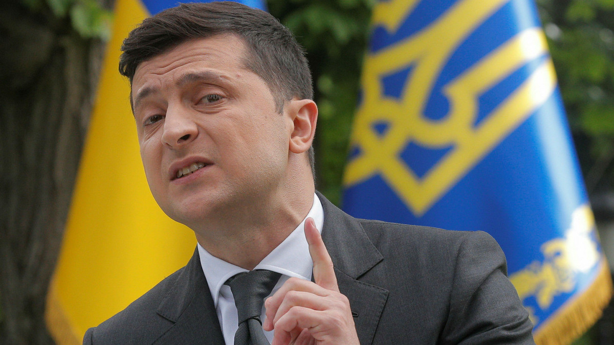 Trước tình hình có thể nổ ra chiến tranh giữa Nga và Ukraine, Tổng thống Ukraine Zelensky cũng tăng cường tương tác với chính quyền Mỹ và Thổ Nhĩ Kỳ; đồng thời yêu cầu gia nhập NATO. Mỹ và Anh cũng có ý định điều tàu chiến đến Biển Đen để hỗ trợ Ukraine.