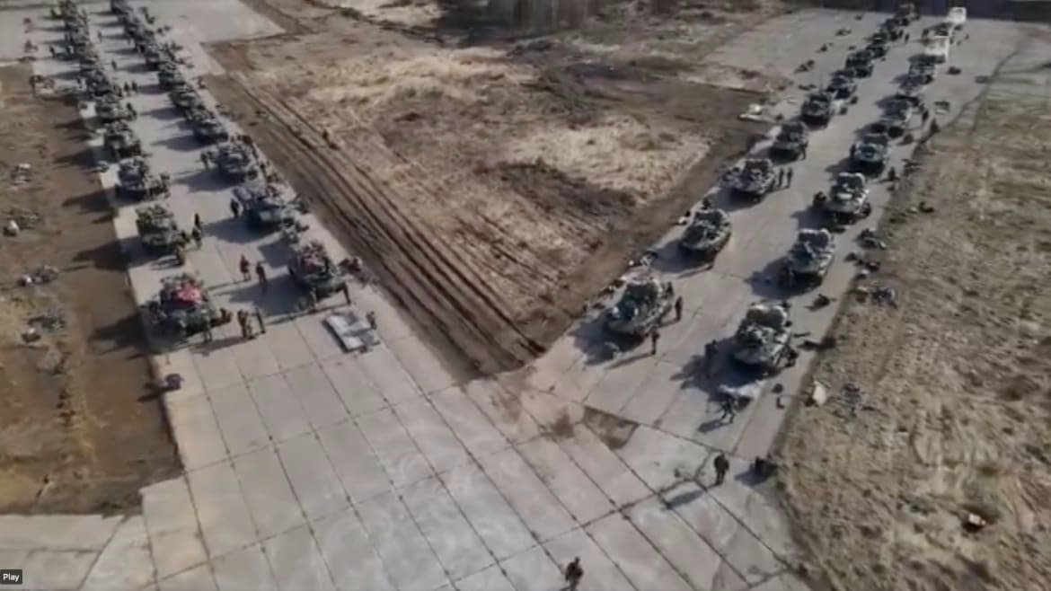 Ngoài ra, ngày Nga rút quân là ngày thứ hai, sau khi Tổng thống Putin đọc thông điệp Liên bang. Trong bài phát biểu, ông Putin đã đề cập đến việc Nga sẵn sàng phát triển quan hệ đối tác hữu nghị với tất cả các nước trên thế giới; và Shoigu đã tuyên bố rút quân ngay sau khi bài phát biểu của Tổng thống Putin kết thúc.