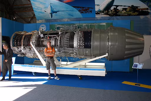 Theo một số ước tính trước đó cho rằng, máy bay ném bom H-20 có thể được trang bị động cơ NK-321 của Nga, nhưng các báo cáo gần đây cho thấy, một biến thể nâng cấp của động cơ WS-10 sản xuất trong nước của Trung Quốc là khả năng cao hơn.