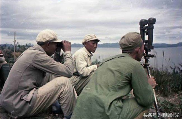 Mùa Thu năm 1949, các quân đội của Mao Trạch Đông đã quét sạch những ổ đề kháng cuối cùng và kiểm soát toàn bộ lục địa Trung Hoa. Eo biển ngăn cách Hoa Lục với Đài Loan của Quốc dân Đảng chỉ rộng 120 hải lý. Mùa Hè năm đó (1949), Mao Trạch Đông đã chỉ thị cho Túc Dụ, quyền Tư lệnh Quân dã chiến Thứ 3, bắt đầu chuẩn bị cho trận quyết chiến giải phóng Đài Loan.